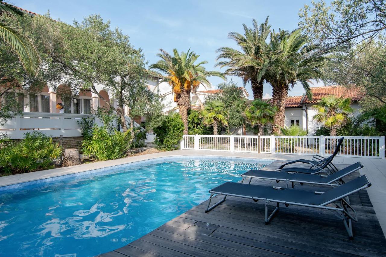 Beach Boy & Pool Girl Apartments Vir Eksteriør bilde
