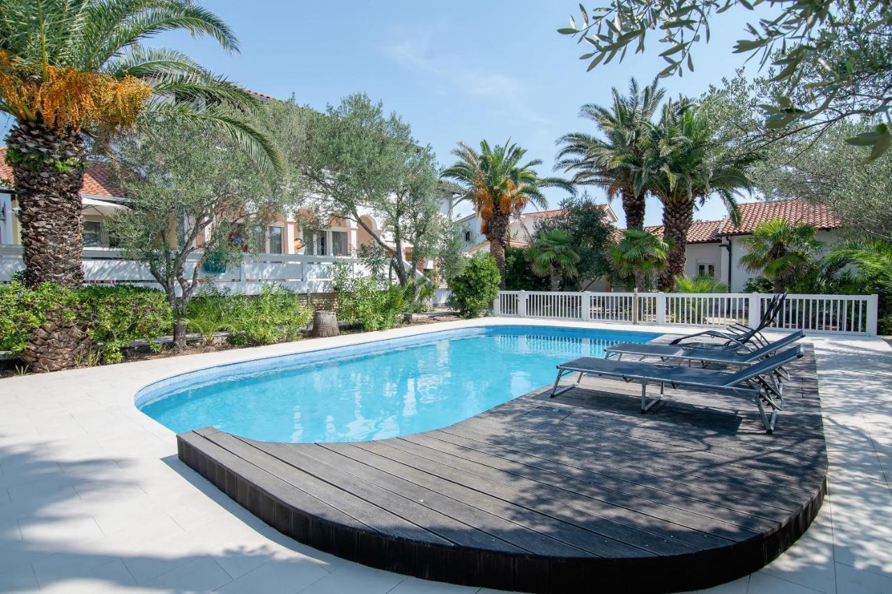 Beach Boy & Pool Girl Apartments Vir Eksteriør bilde