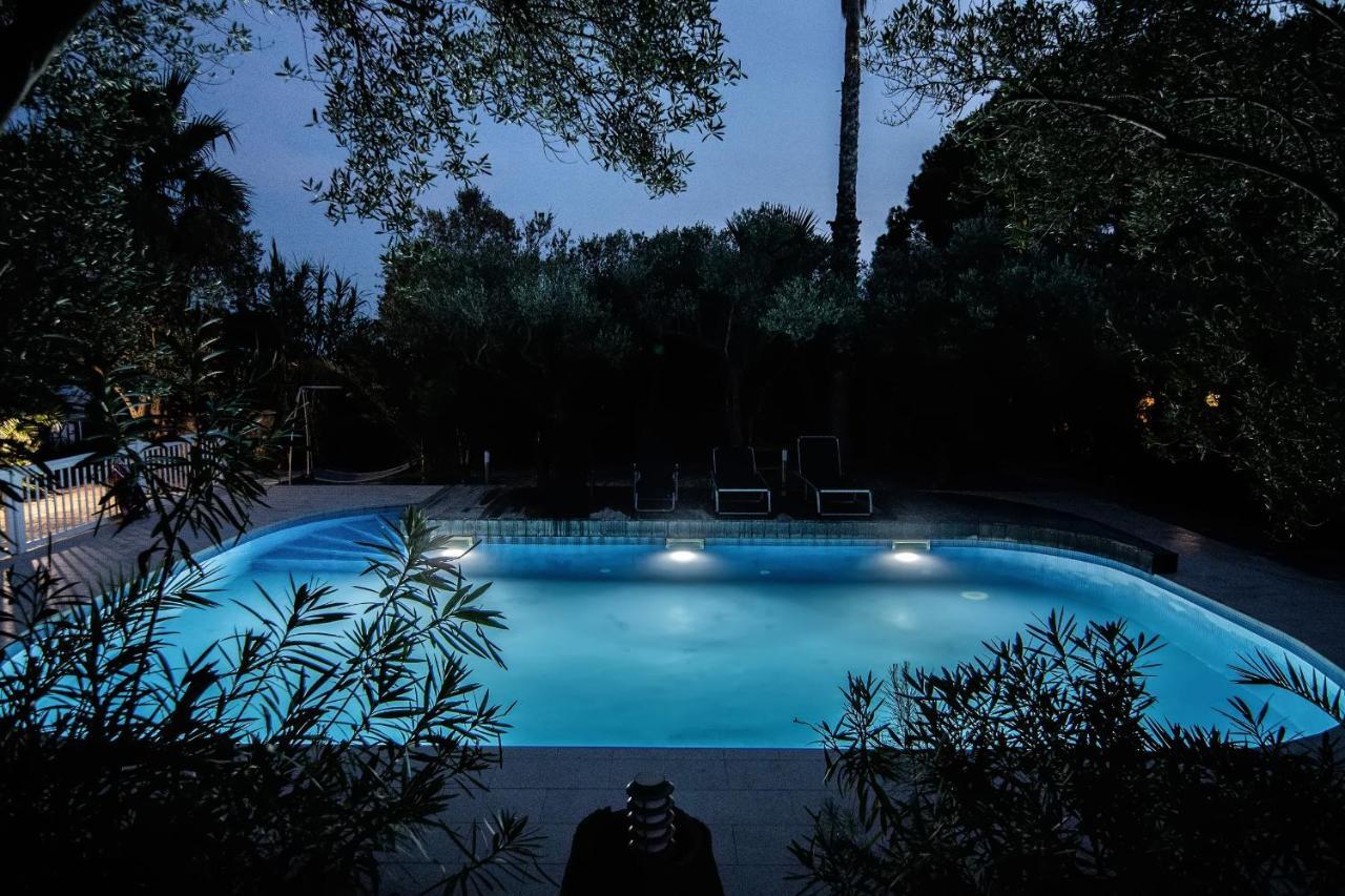 Beach Boy & Pool Girl Apartments Vir Eksteriør bilde
